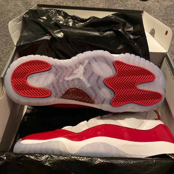 Air Jordan 11 Retro (7GS) - Picture 2 of 4